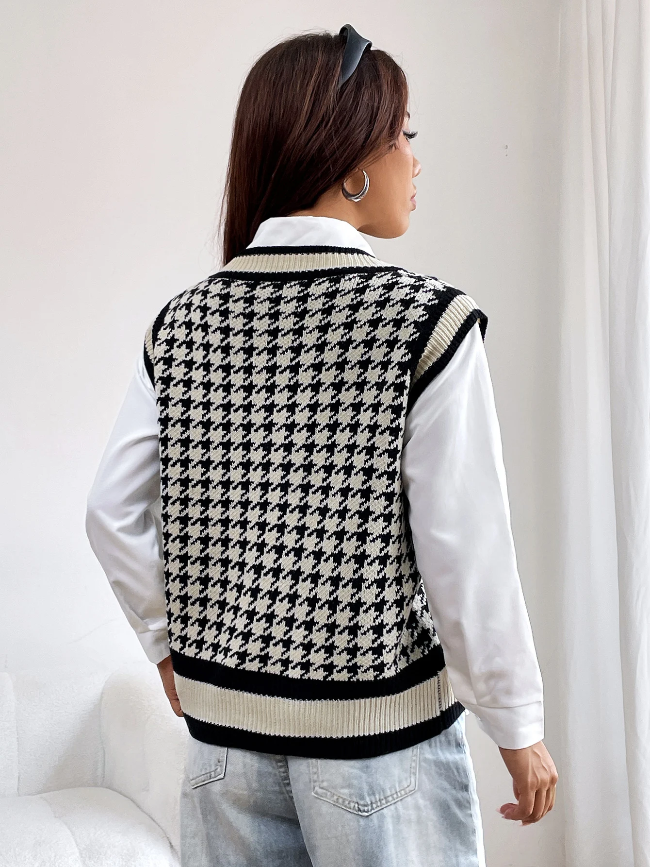 Autumn and winter women's V-neck contrast color checkered overlay wear all casual knitted sweater vest