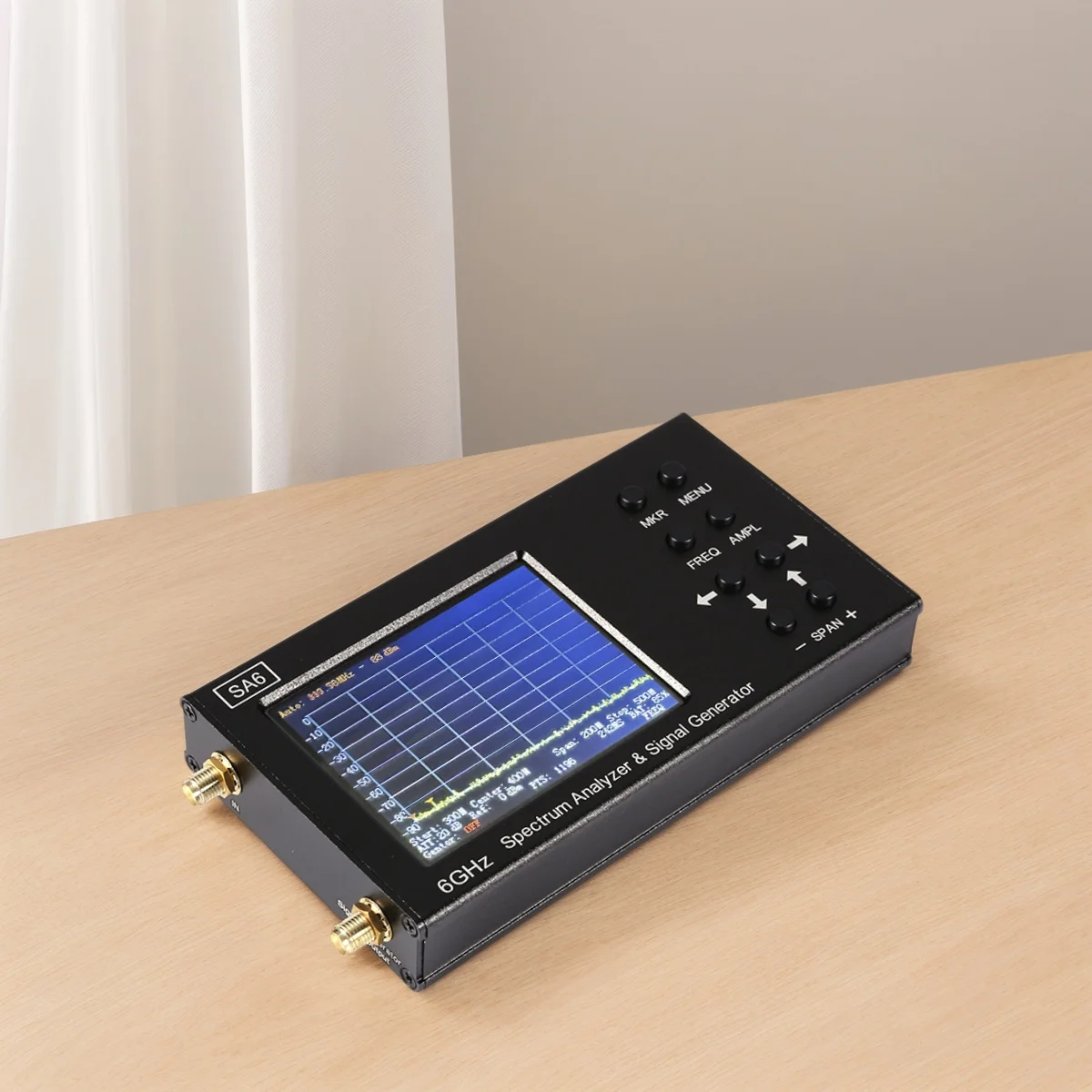 محلل الطيف المحمول SA6 قابل لإعادة الاستخدام 35-6200 ميجا هرتز مولد إشارة 3.2 بوصة اختبار شاشة اللمس للقياس الدقيق