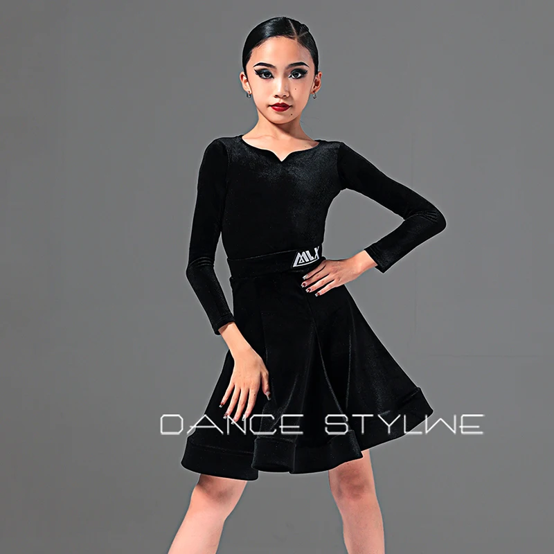 Abito da ballo latino in velluto per competizione Abbigliamento da prestazione per ragazze Body a maniche lunghe Gonna Set Abbigliamento da palcoscenico latino per bambini Rosso 3137