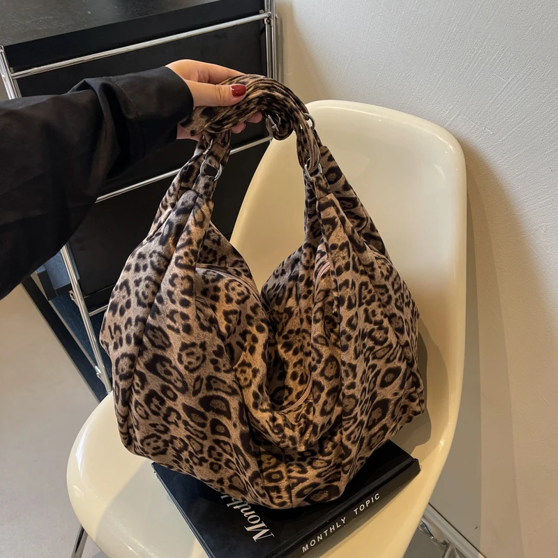 Autumn New Trend Large Capacity Leopard Print Shoulder Bags 2025 Fashion Leisure Versatile Commute Women's Crossbody Bag