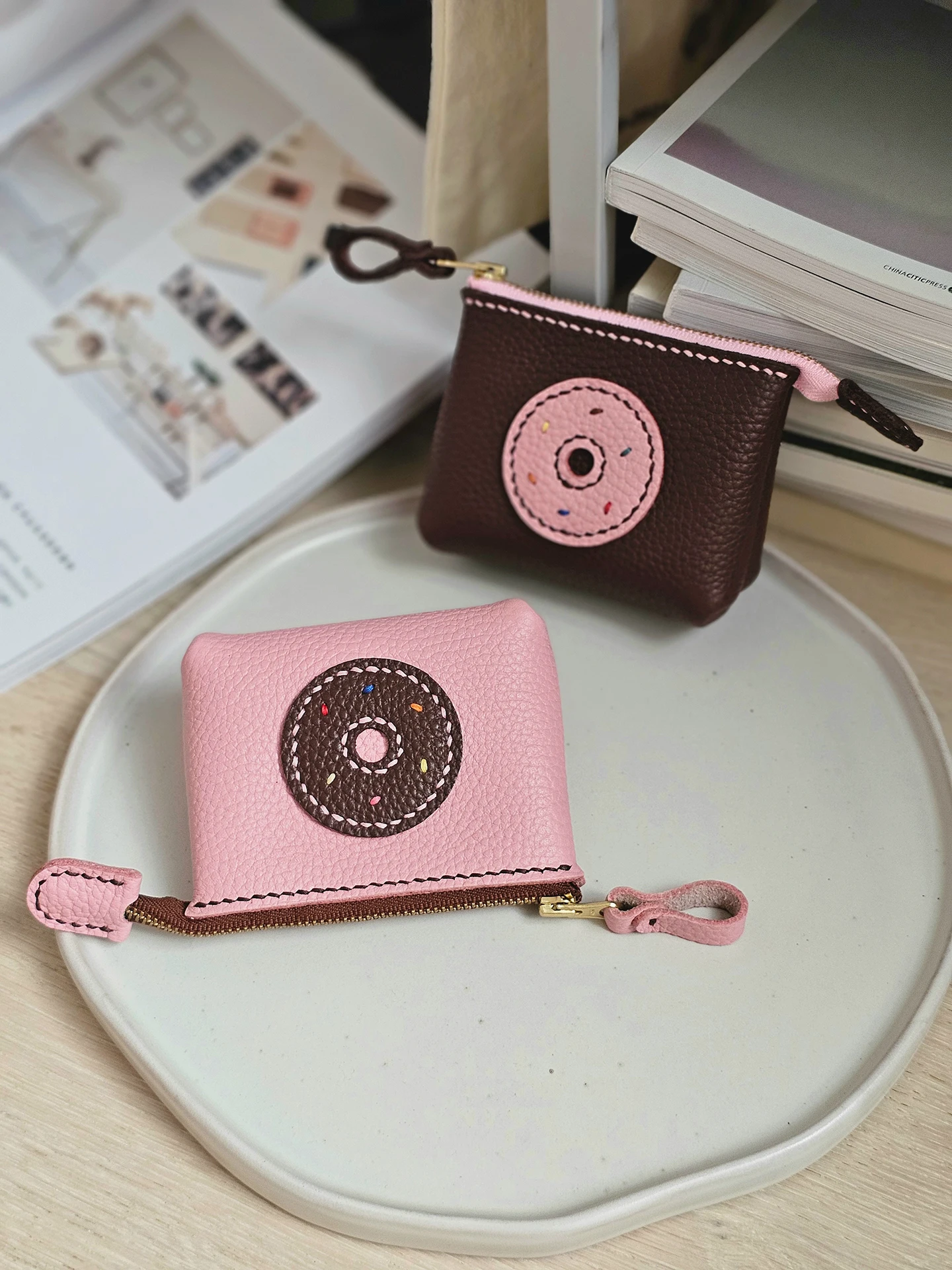 handmade-original-cute-donut-ape-leather-coin-purse-card-holder-earphone-case-cultural-toy-ex-gift-youth-faion-trend