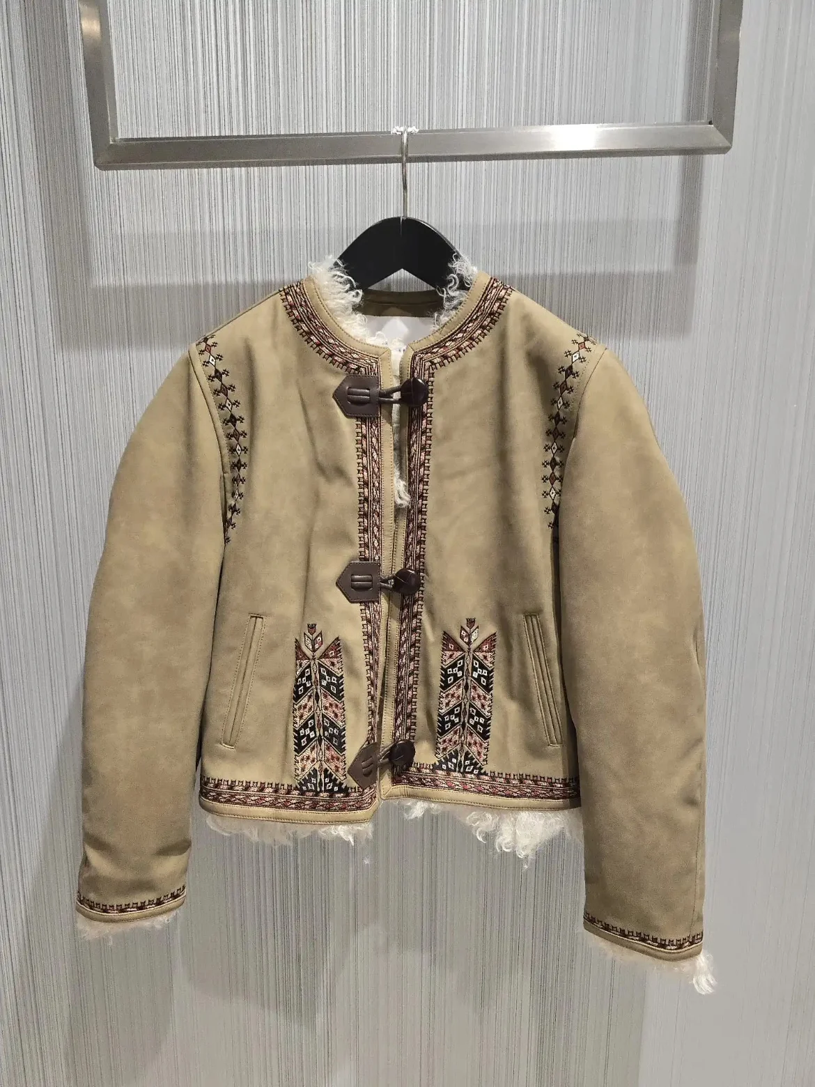 

Пальто женское HEIDD Sòng Yánfēi IS2025 осенне-зимнее, с вышивкой, на подкладке, из теплой овечьей шерсти, приталенное, удлиненное