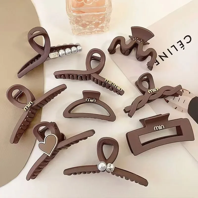 

Matte Finish Shark Clip Non-Slip Letter Design Women Hair Claw Grip for Back of Head Durable Hair Accessories