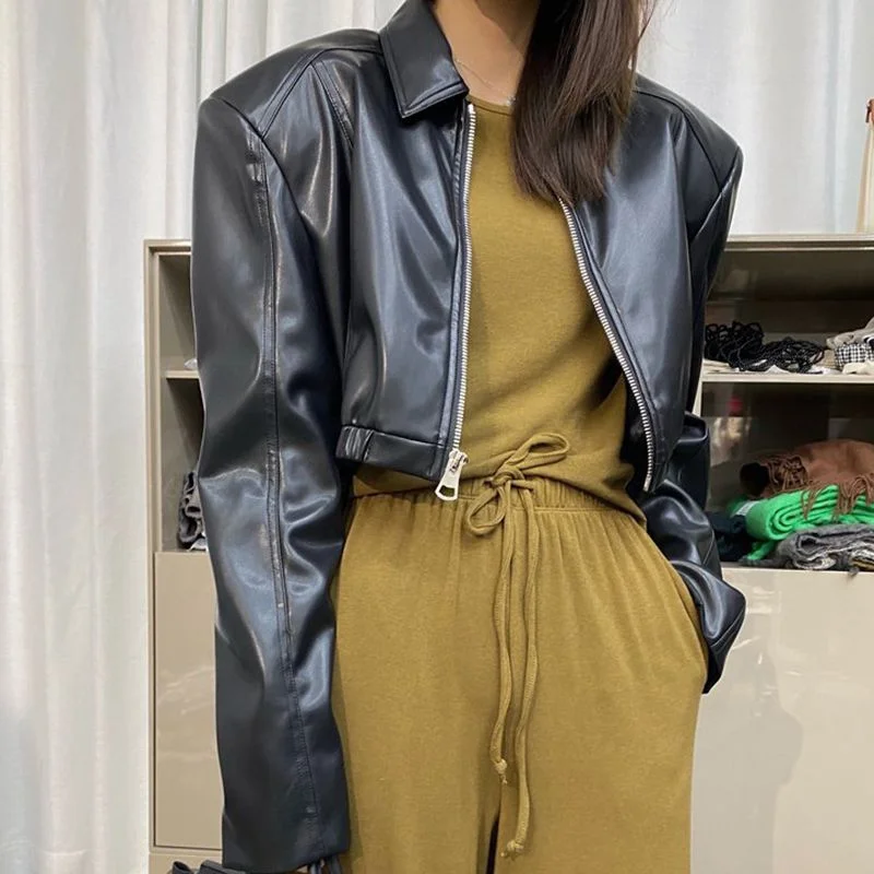 

Короткая женская осенняя новая мотоциклетная кожаная куртка с высокой талией и подкладкой на плечах