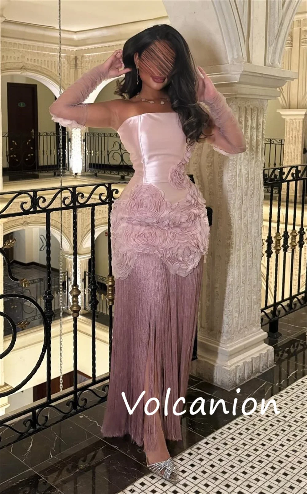 Aangepaste moderne stijl charmeuse bloem kwastje A-lijn strapless midi-jurken op maat gemaakte gelegenheidsmode