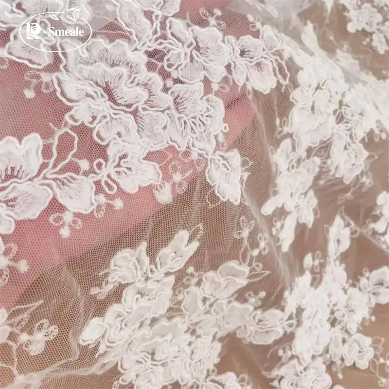 Baumwollstickerei Blumenspitzenstoff, fortschrittliche Randstickerei Blumencluster Braut Hochzeitskleid Stoff – Detail 3