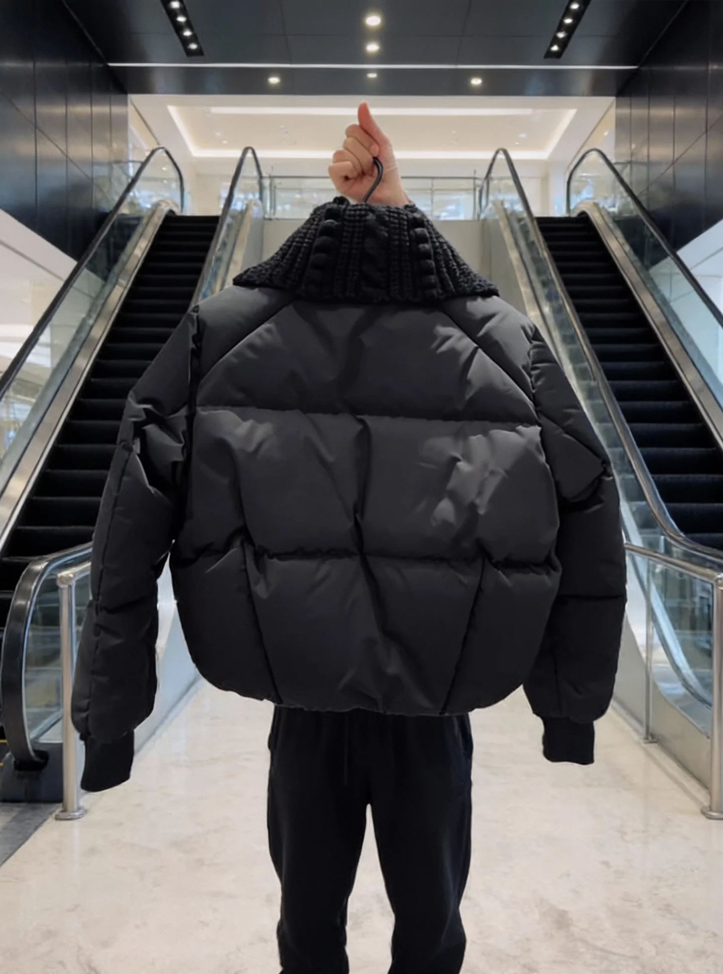 เสื้อโค้ทผู้หญิงแบบพัฟเฟอร์บุใยโพลีเอสเตอร์สีขาว รุ่น Sli ort Puffer Jaet สำหรับฤดูหนาว อุ่นสบาย สไตล์ลำลอง แฟชั่น