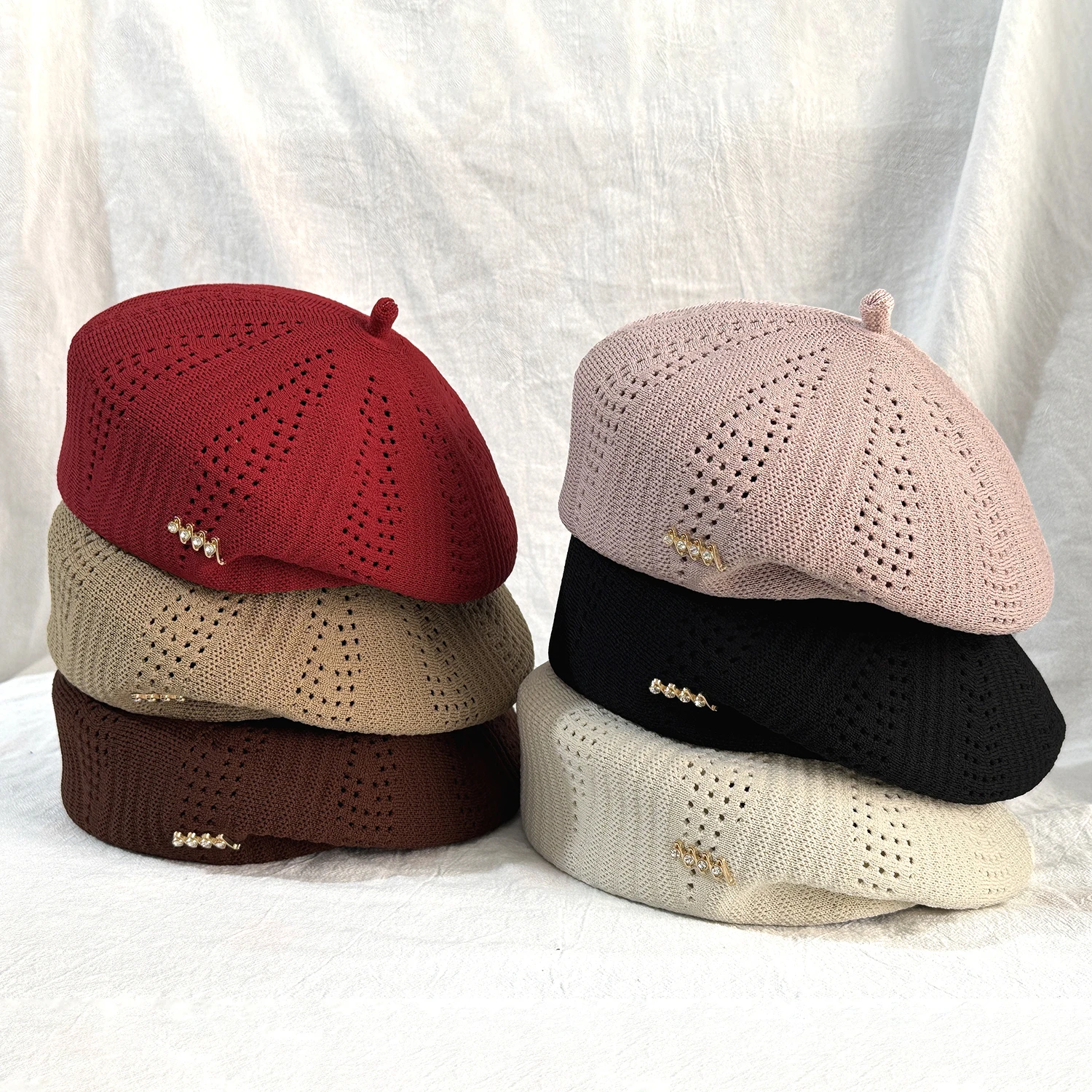 Elegant Japanese Style Hollowed Out Beret Hat Vintage Fashionable Weave Painter Hat Fresh Color Thin Crochet Knitted Cap Beach