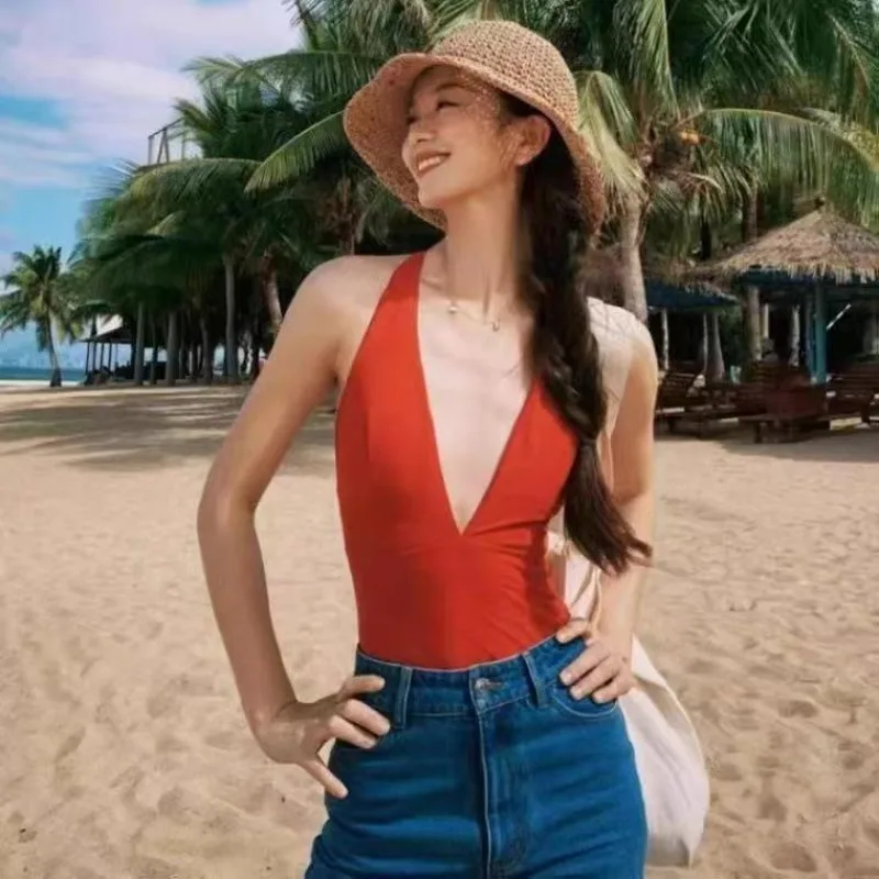 2025-retro badpak in Hong Kong-stijl uit één stuk |   Sexy rode monokini met diepe V-hals voor het afslanken van het lichaam en hete lente-uitjes