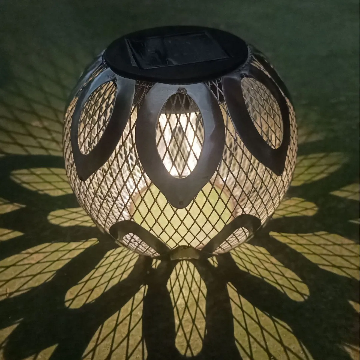 Iron Lotus Solar Lamp Waterproof Outdoor Landscape Light Decorative Garden Lawn Lamp for Courtyard Park Plaza Scenery Decoration