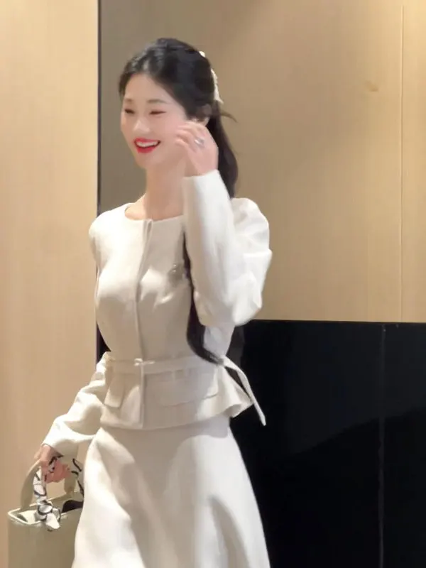 

Elegant Gentle Style Two-Piece Set with Coat And Skirt Comfortable Midweight Autumn Fashion for Young Women