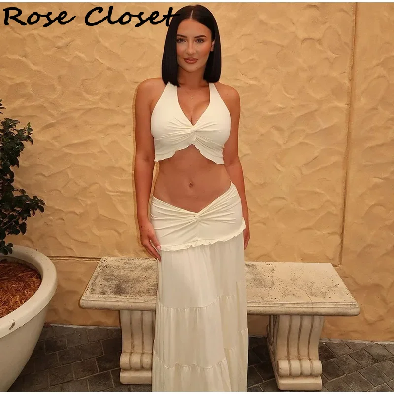 

Сексуальные комплекты из топа-халтера и плиссированной юбки для женщин: однотонный бикини-топ и длинная плиссированная юбка А-силуэта. Весна-лето 2026. Пляжные наряды для отпуска.