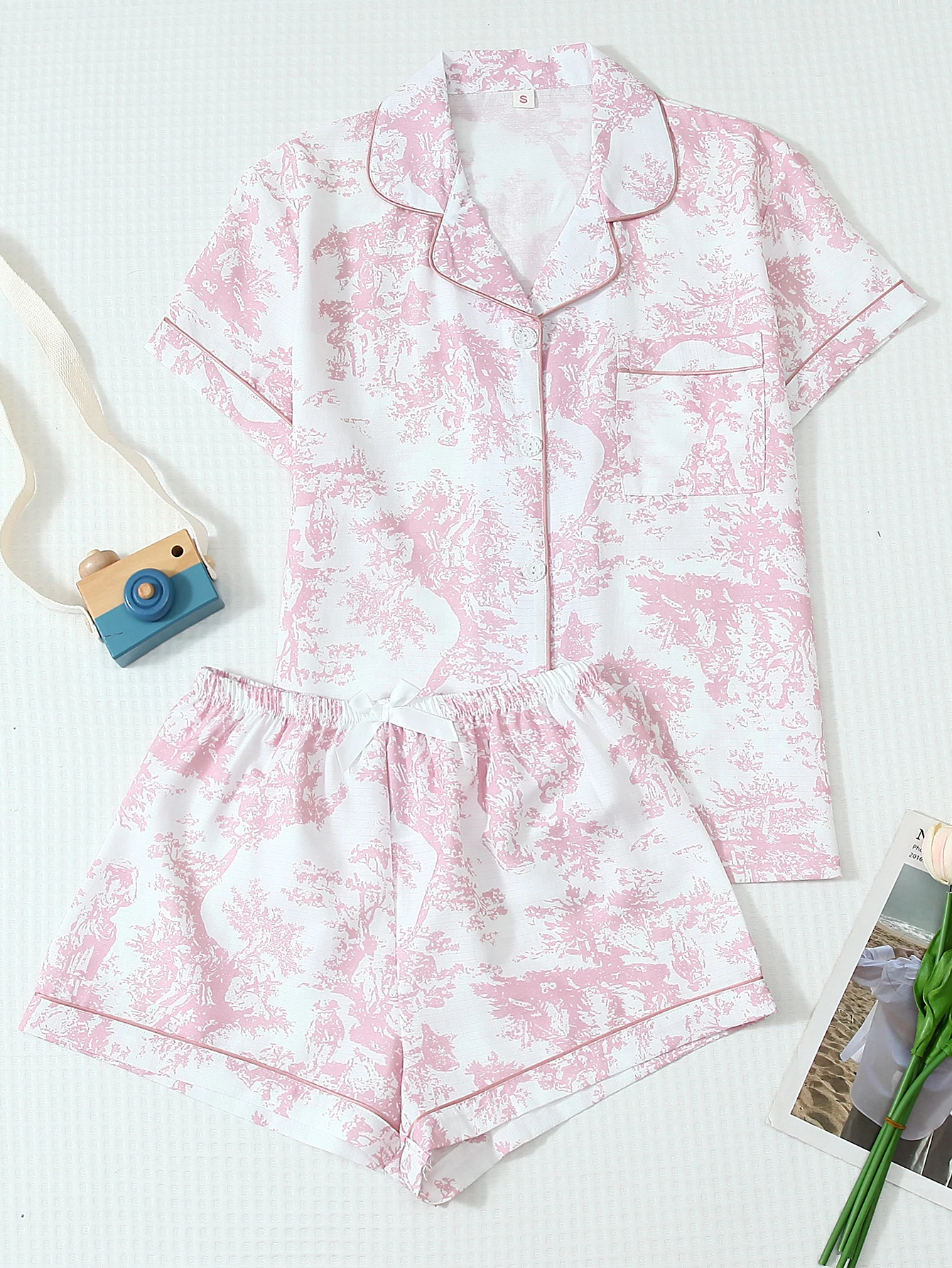 Two-Piece Comfortable Pink Ink Print Lapel Button-Down Short-Sleeve Top with Pockets and Bow Shorts Spring/Summer Women's Pajama Loungewear Set Suitable for Home Use