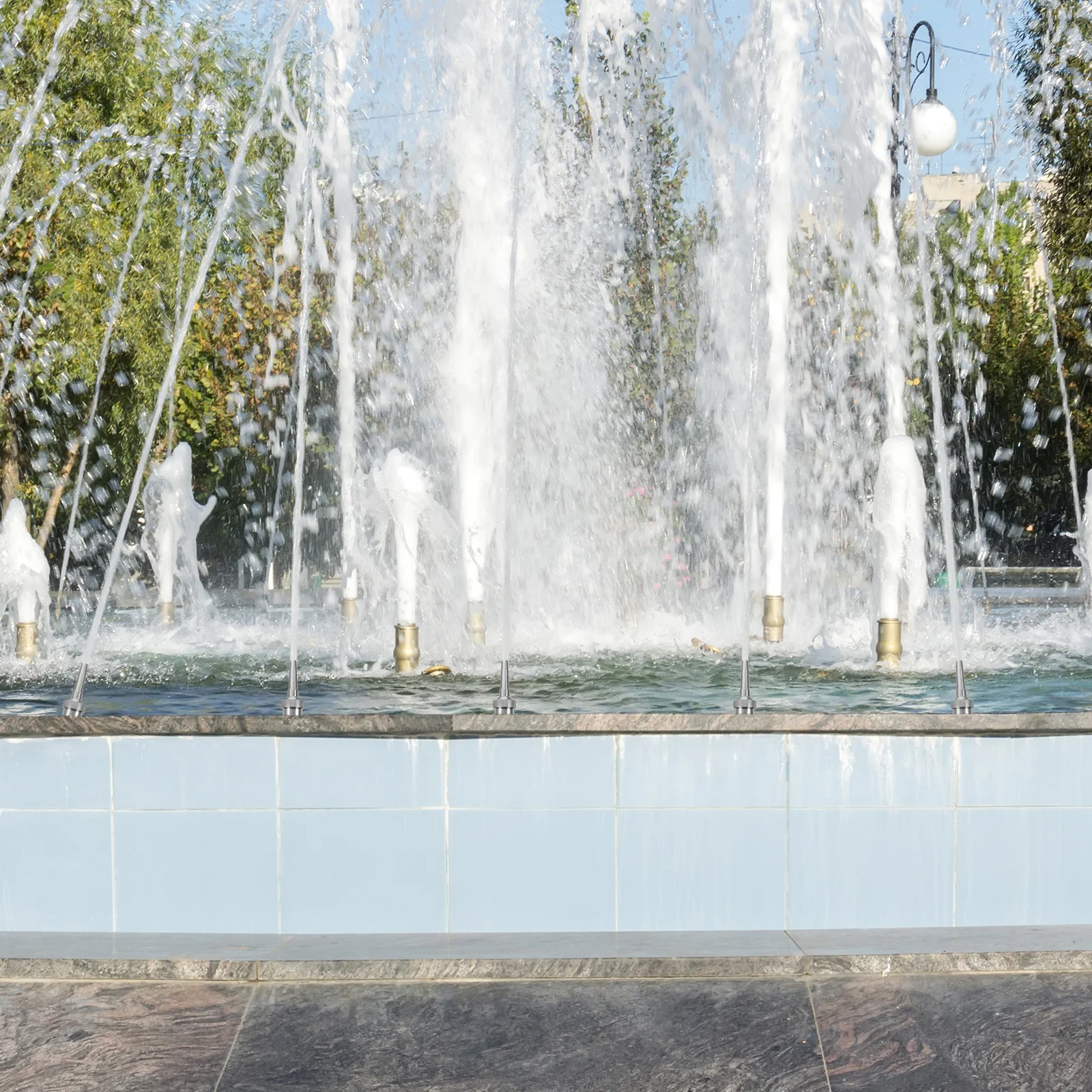 스테인리스 스틸 회전식 제트 노즐, 조절 가능한 흐름 분수 스프레이어, 내구성 있는 야외 물놀이 기구 액세서리, 분수 노즐