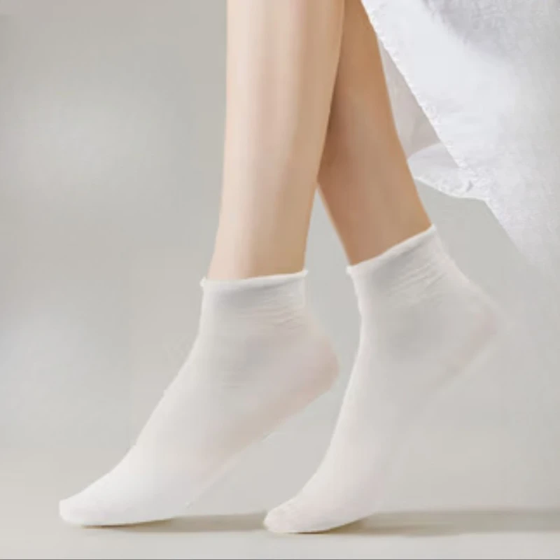 

100 Pairs of Disposable Socksfashionable and Versatile, White Solid Colorsoft and Comfortable Lightweight and Breathable Casual