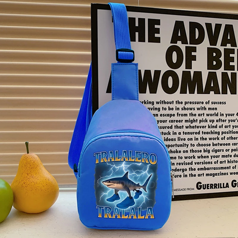 

Итальянская мини-сумка «Brainrot» для детей, подарки для девочек и мальчиков, сумка через плечо с длинным ремнем, сумки-клатчи, мемы «Tralalero Tralala», детская нагрудная сумка