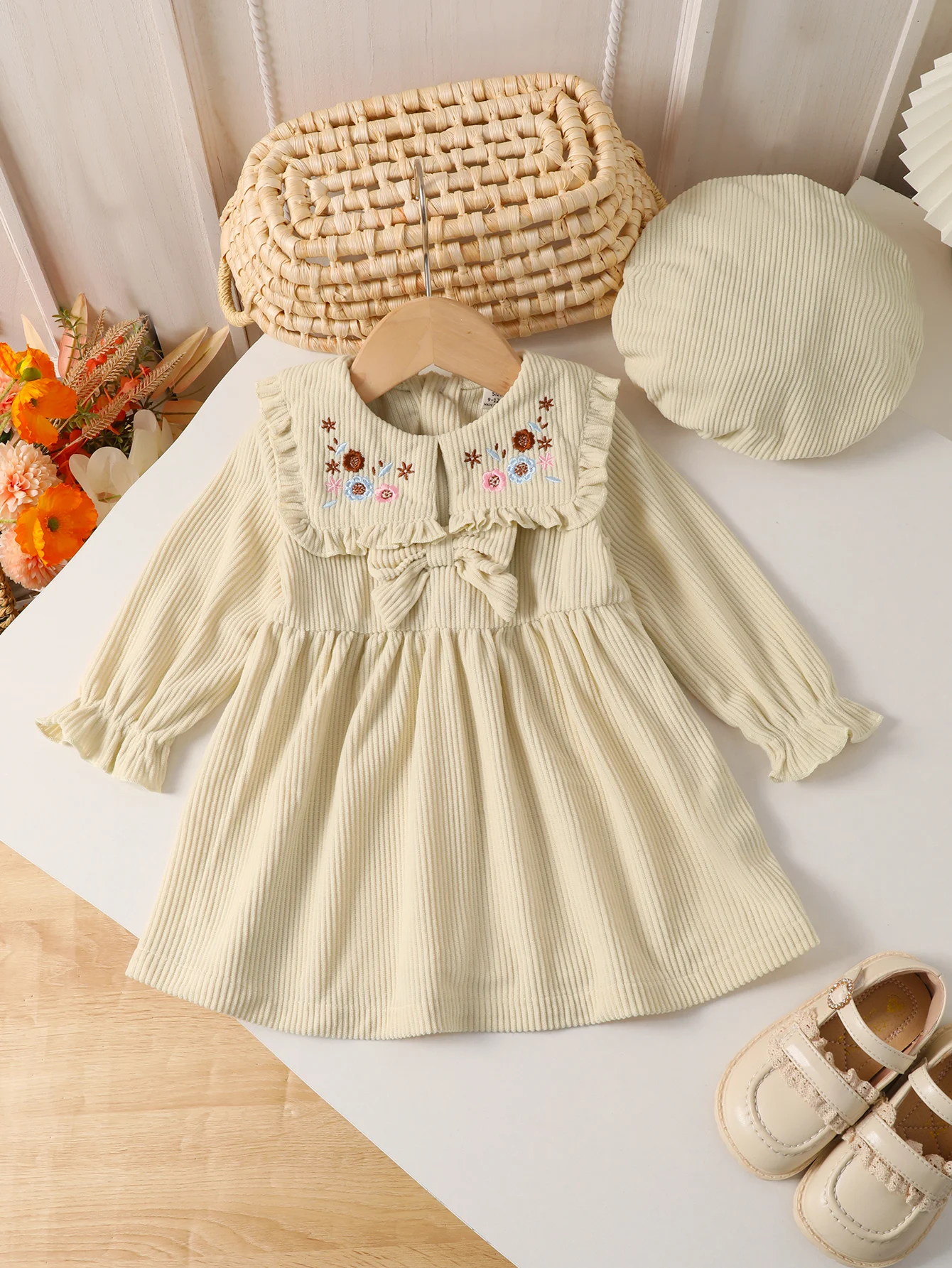 

Осеннее кружевное кукольное платье с воротником для маленьких девочек, женское платье с длинными рукавами и рюшами, украшение в виде банта, милая и милая абрикосовая шляпа, комплект из двух предметов