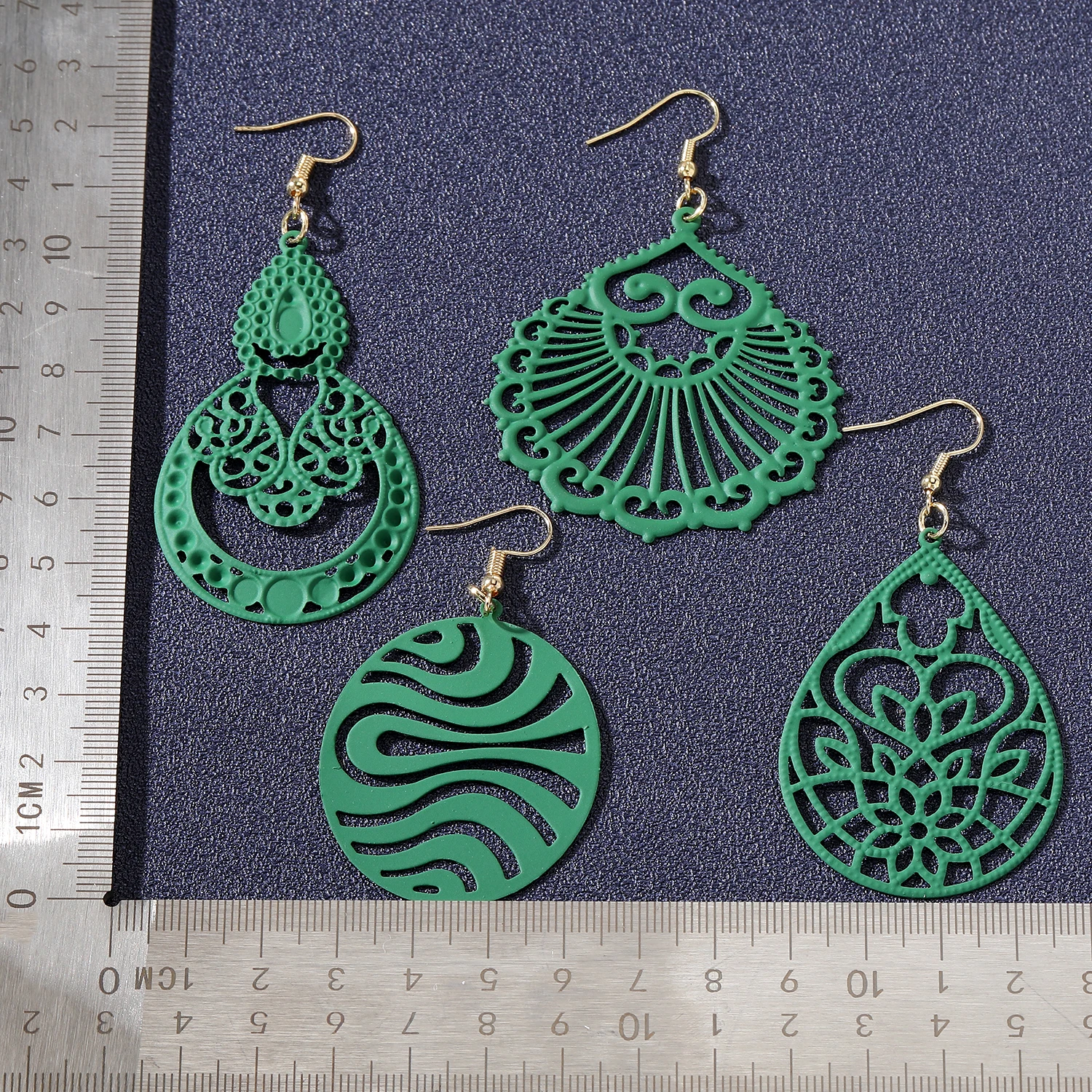 New Hollow out Bohemian Fashion Earrings Popular Simple Metal Green Spray Earrings Retro Ethnic Style Earrings Wholesale