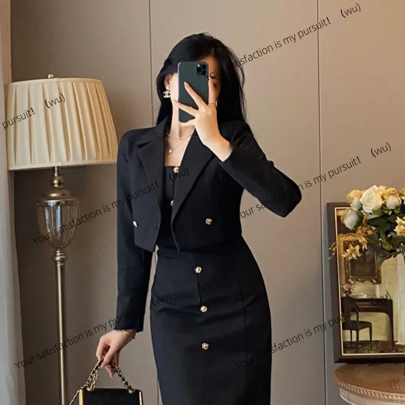 

Elegant women's workwear suit, black fitted short blazer, sleeveless dress suit, coat, dress, office suit, spring and autumn.