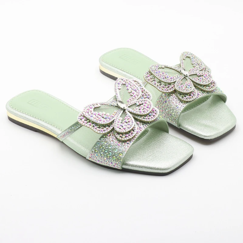 

Дизайнерские брендовые пляжные сандалии со стразами, женские нескользящие шлепанцы с открытым носком, женские летние новые тапочки на плоской подошве с бриллиантами и бабочкой