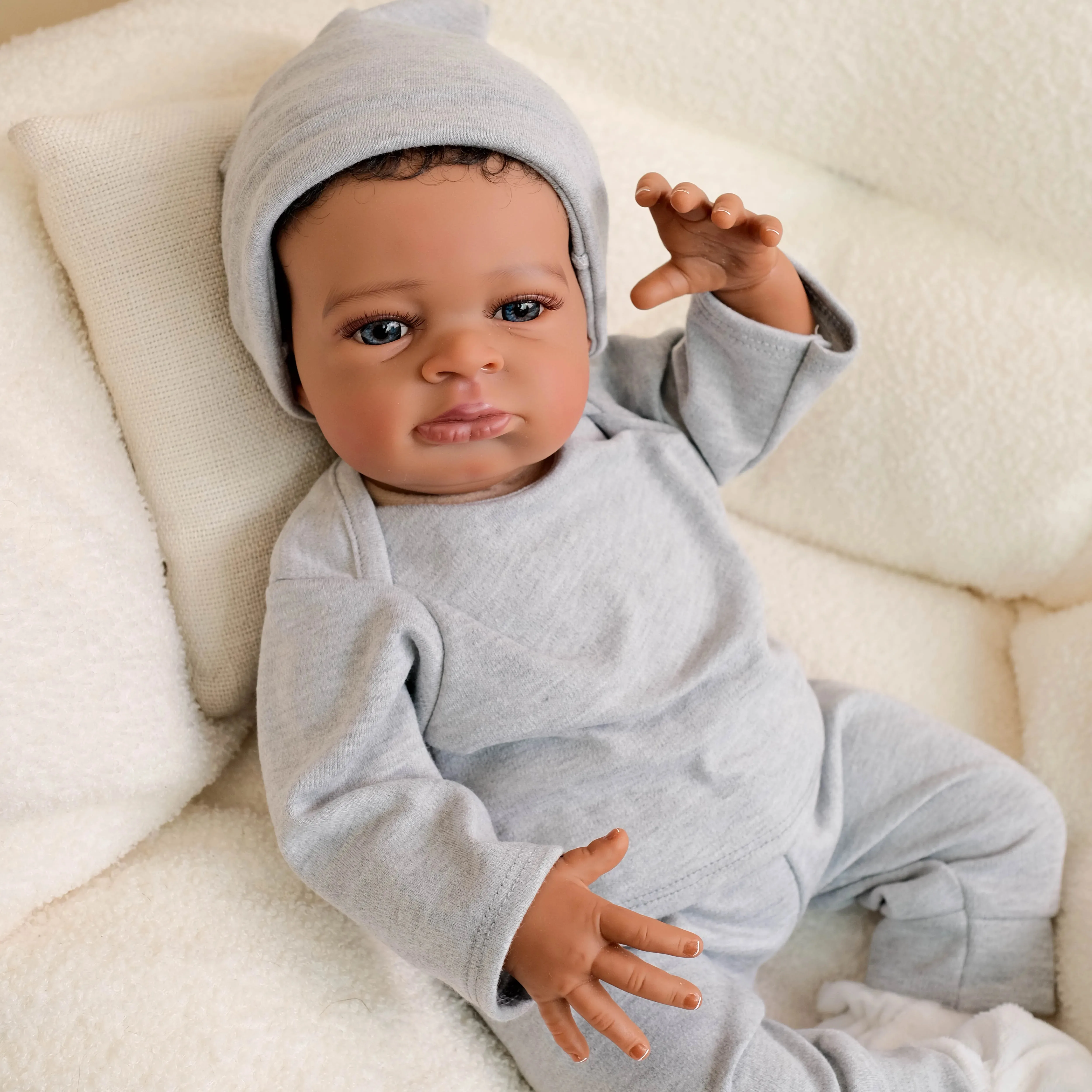 19 pollici Lanny Pelle scura Corpo in cotone morbido Peluche Realistico Reborn Baby Doll Strati multipli Pittura Pelle 3D con capelli radice a mano