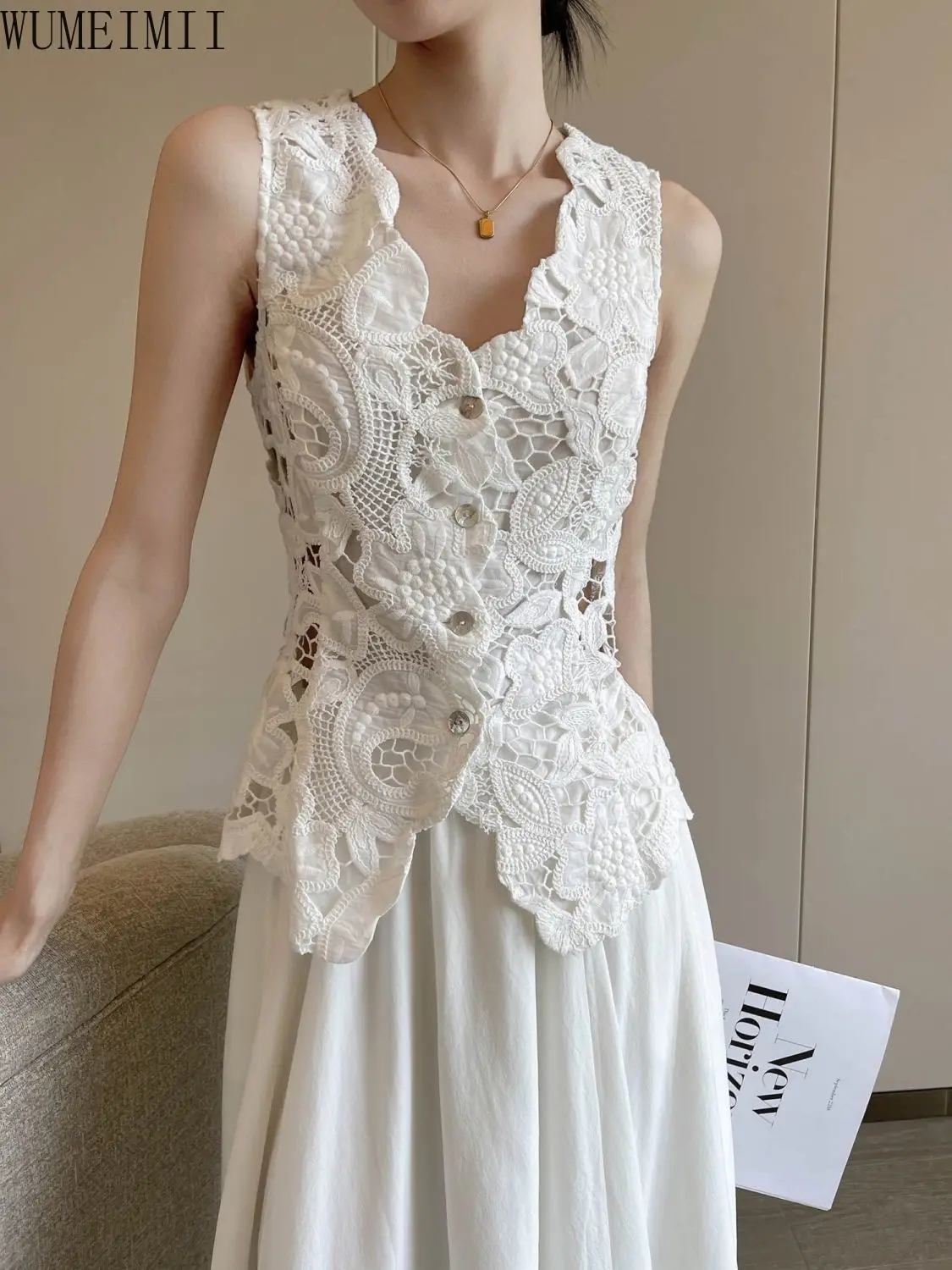 

French white V-neck sleeveless heavy industry vest women's summer new waist thin lace hollow top vest