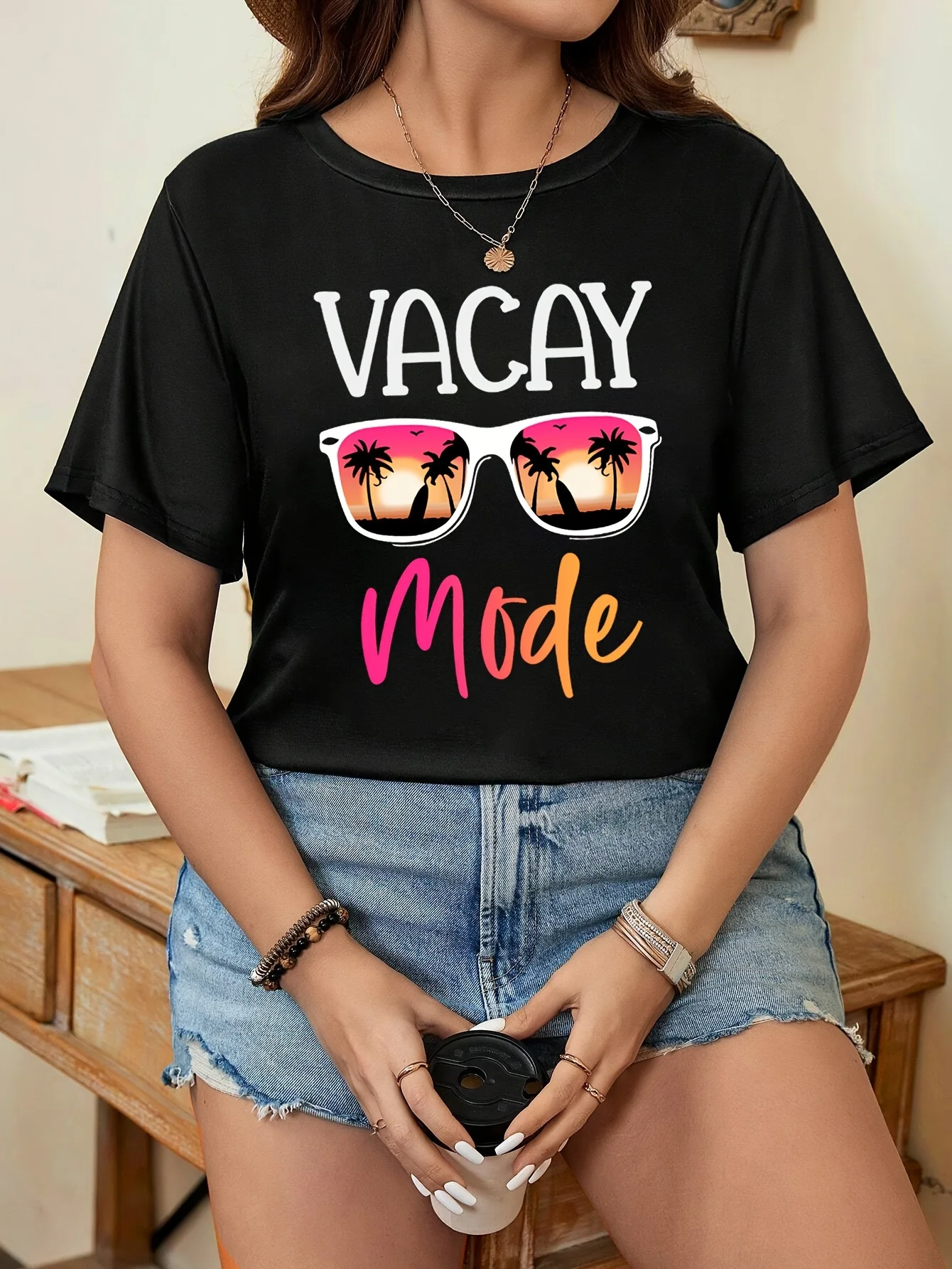 Women's Vacation Mode Pattern T-shirt Casual Round Neck Glasses and Palm Tree Pattern Curly Hair Fun Printed Short Sleeved Shirt