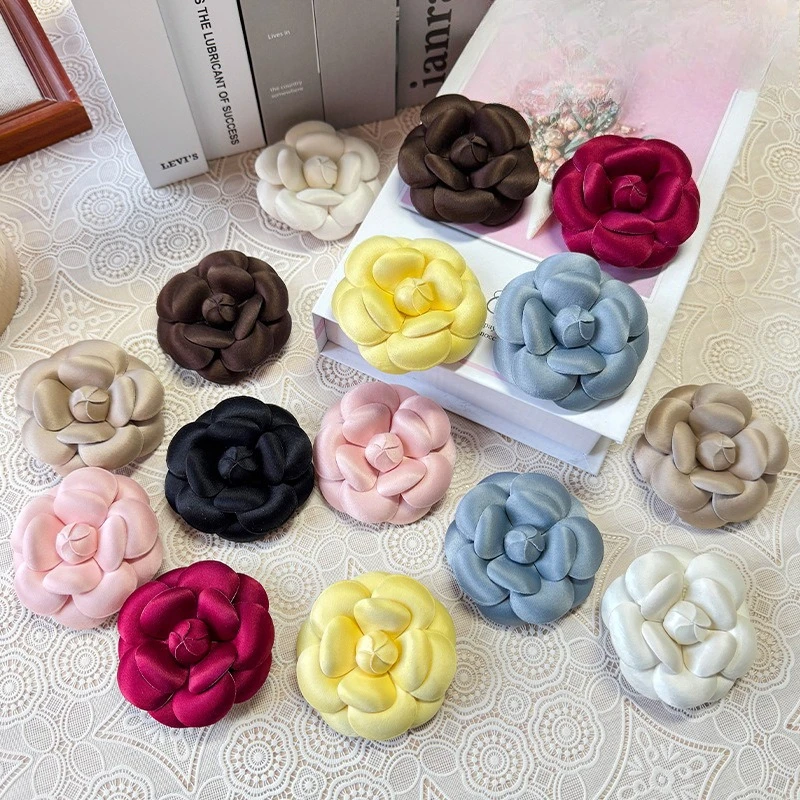 High End Fabric Camellia Flower Brooches Pins for Women Elegant Fashion Accessory Corsage Wedding Party Badge Jewelry Gifts
