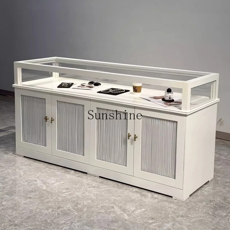 

Clothing store Nakajima checkout page Women's clothing store display locker