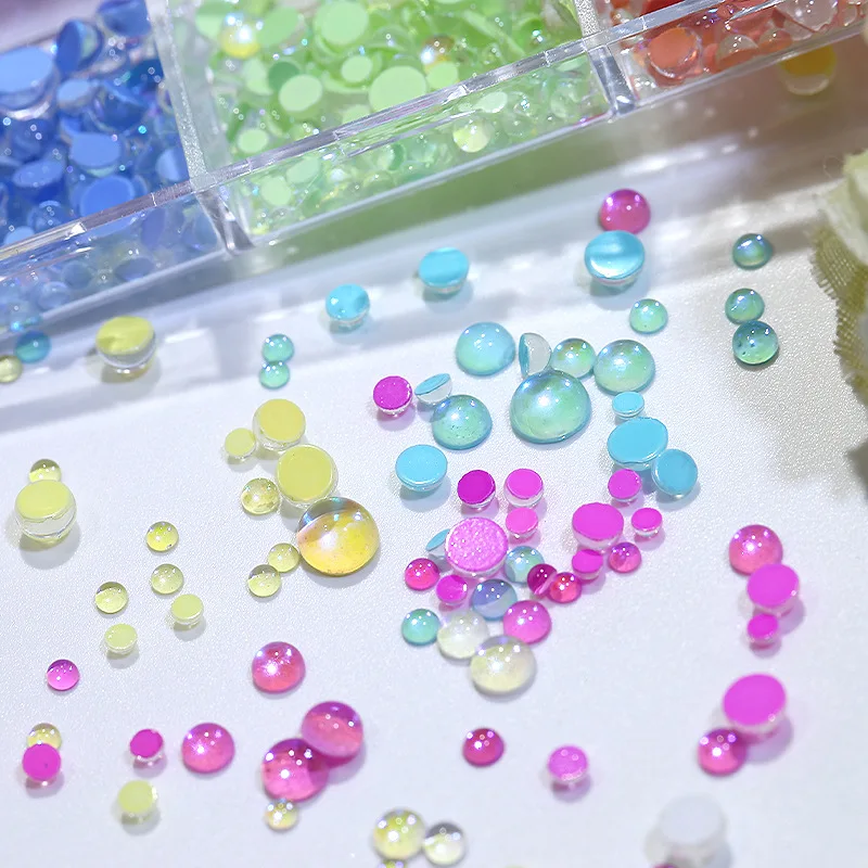 

6-Grid Boxed Nail Art Glass Half - Round Pearls - Mermaid & Aurora - Effect Solid Mocha Pearls for Manicure Decorations
