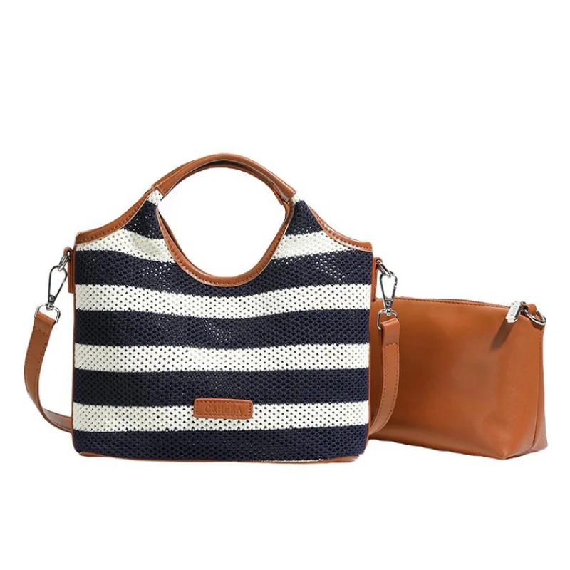

Chic Women's Crossbody Bag Made From Soft Genuine Leather With Chain Strap For A Fashionable And Elegant Evening Out
