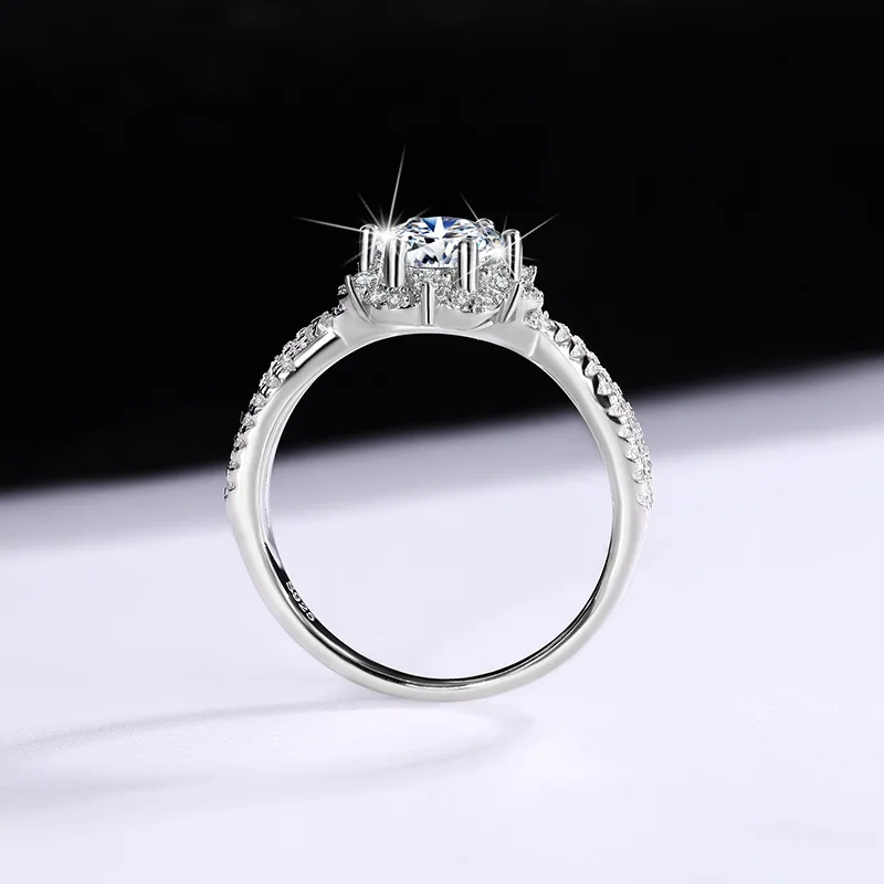 Hot Selling S925 Sterling Silver One Carat Moissanite Diamond Ring Women Fashionable All-match Party Valentine's Day Gift