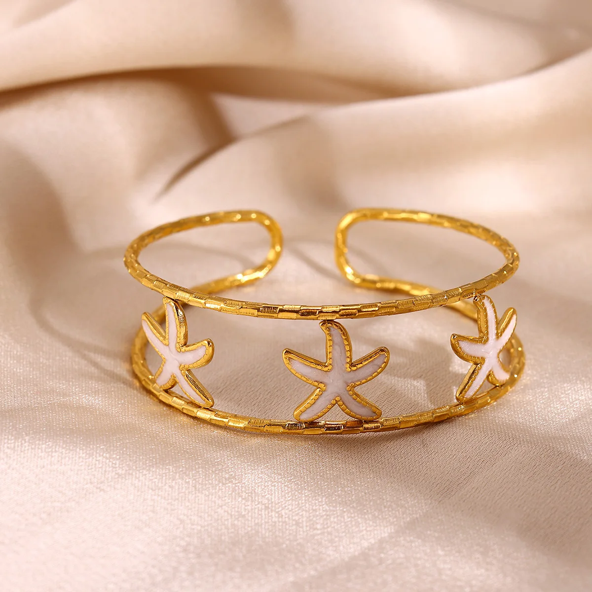 Boho Urlaubs-Strand Emaille Seestern Manschetten-Armband für Frauen Doppelschichtig ‌   Offener Armreif aus Edelstahl, Wasserdichter Ozean-Schmuck