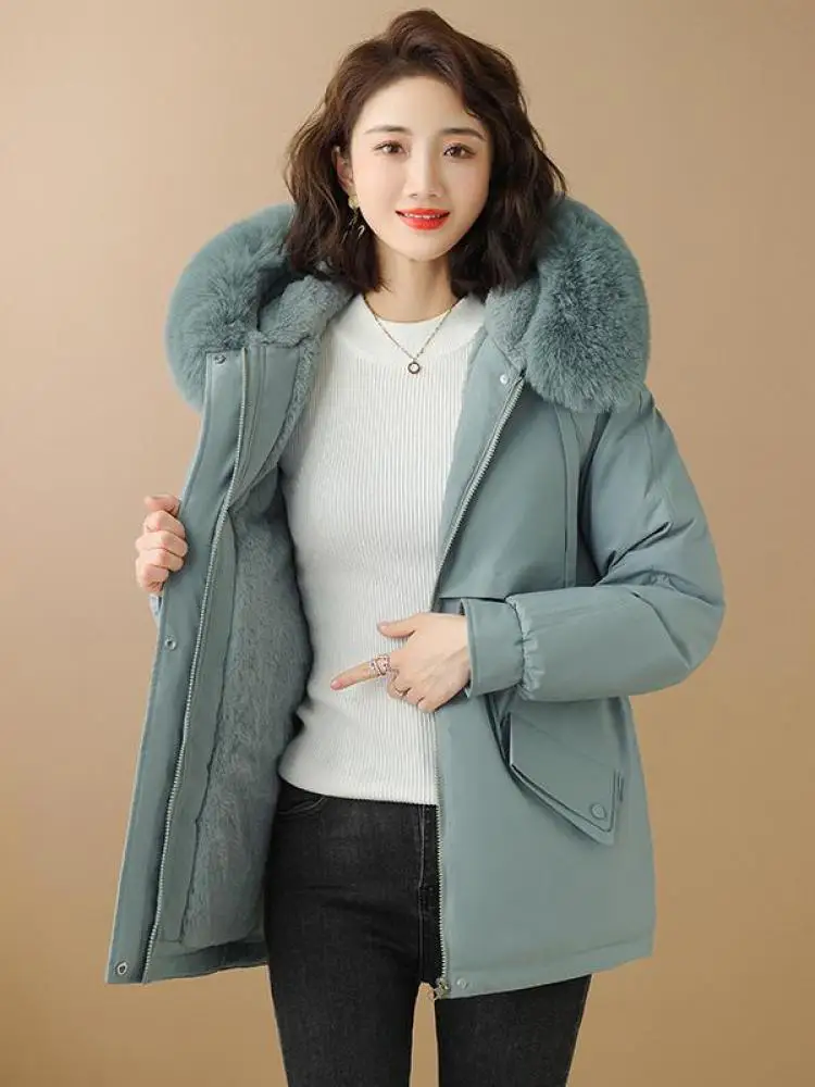 Versione coreana 2025 Nuovo abbigliamento da donna Giacca corta in cotone spesso Cappotto invernale con collo in pelliccia con cerniera oversize solido versatile