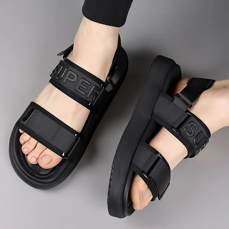 Summer sandals are simple open-toed Korean version of trendy casual men's light and non-slip beach shoes