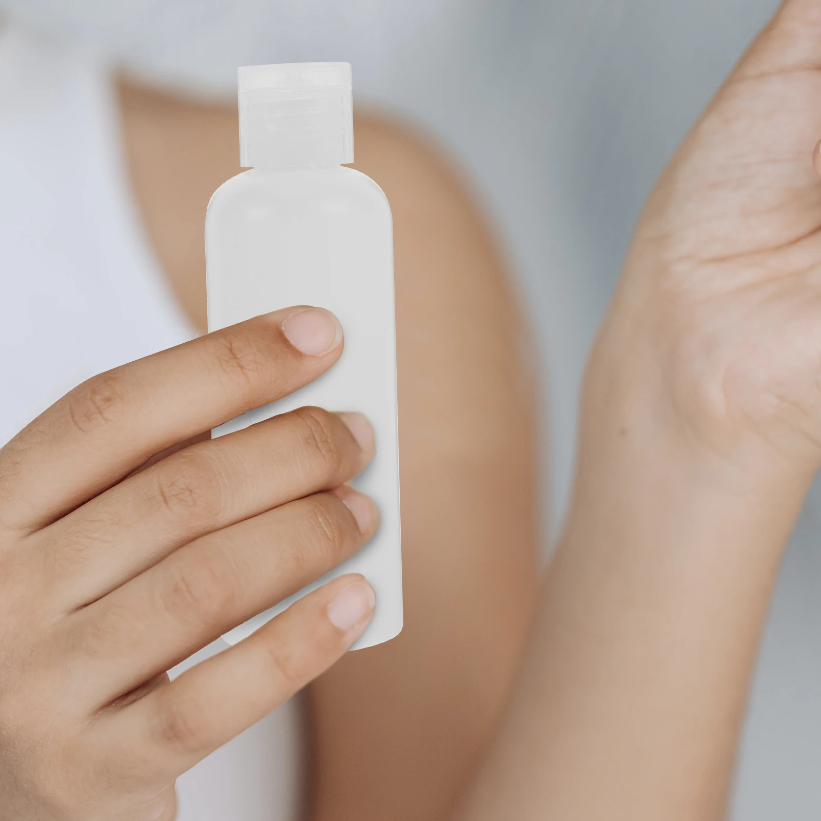 

Dispense Empty Bottles Container Flip-open Plastic Shampoo Travel Lotion Dispenser Refillable Sub