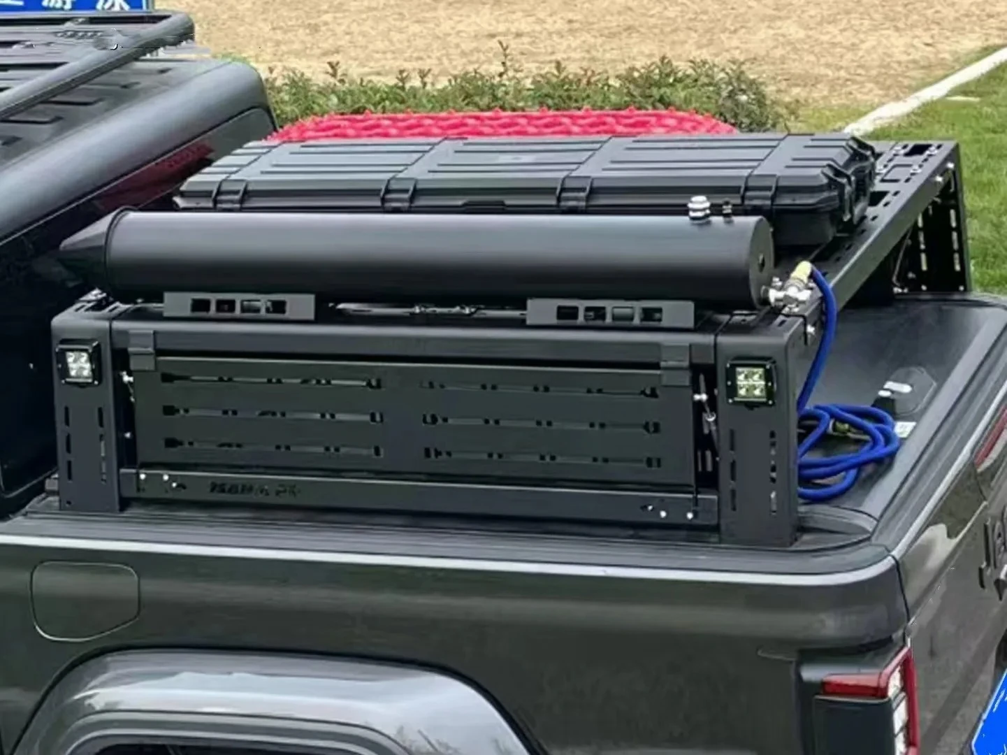 Overlanding Vehicle-Mounted Pressurized Solar Car Roof Aluminum Water Tank Box Road Shower