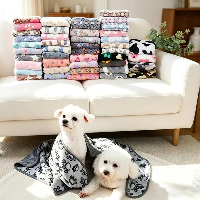 

High Quality Pet Blanket Flannel Dog Sleeping Blanket Paw Print Pattern Soft Fluffy Pet Mat Warm Comfortable Blanket for Cat Dog