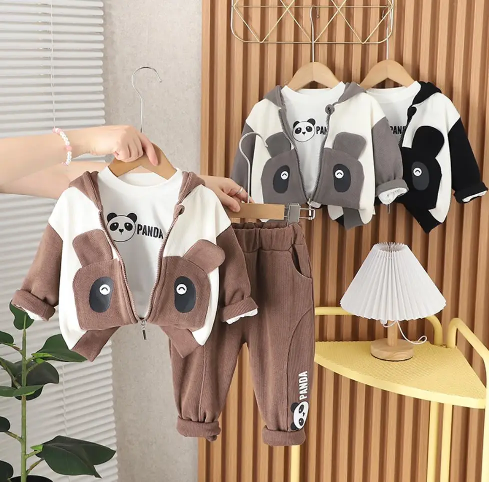 Ragazzi autunno tute 2024 nuovo stile bambini abbigliamento per bambini cartone animato Panda giacca con cappuccio t-shirt bianca pantaloni completi per bambini Set