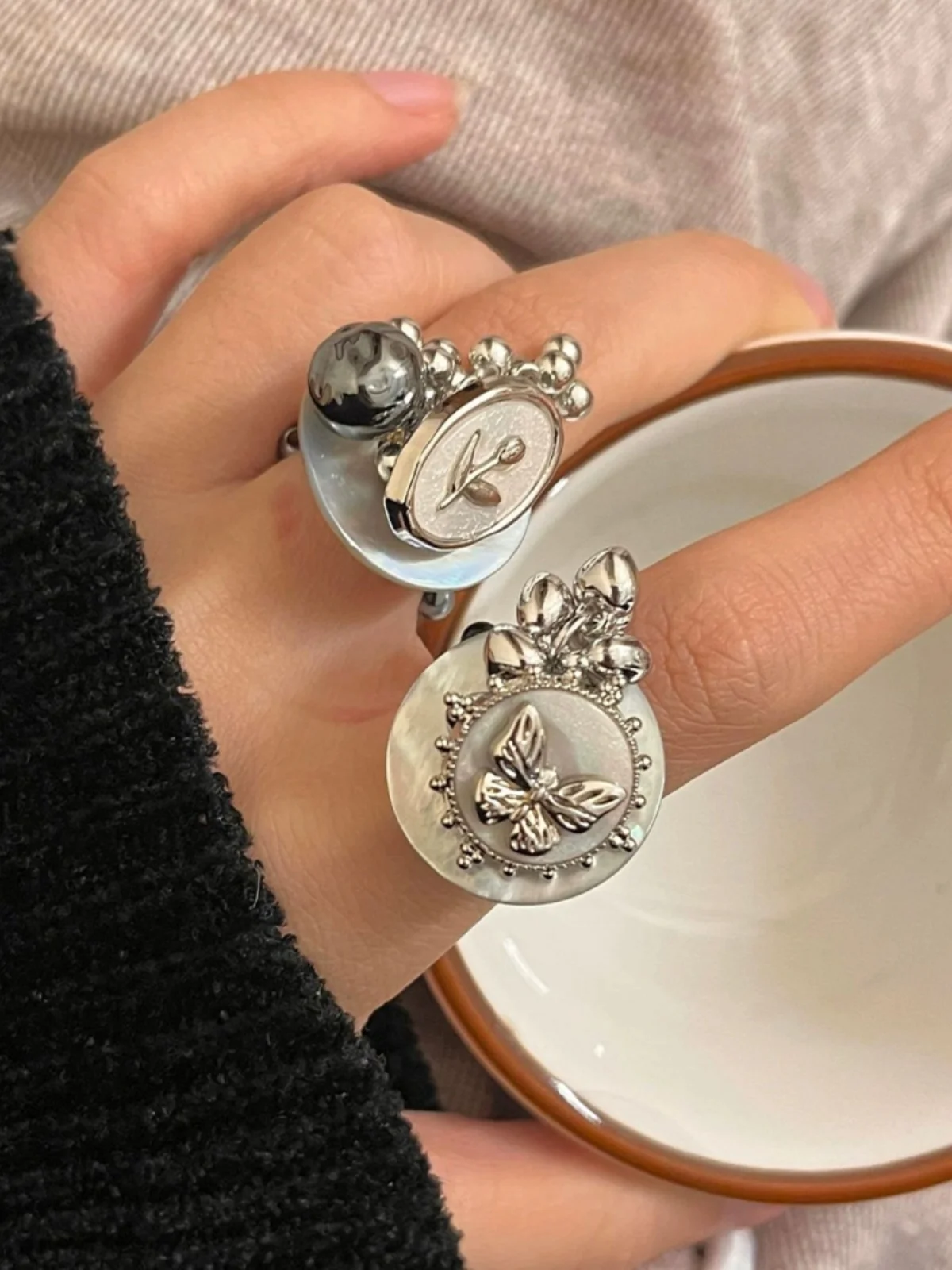 Women's Vintage Chinese Style Bead Ring Handcrafted with Shell Buttons Elegant Adjustable Elastic Band