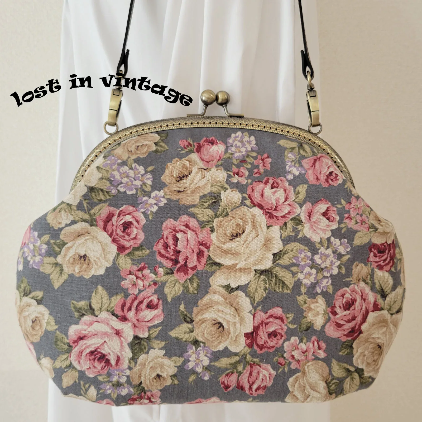 

Lost in Vintage Antique Rose Gree Cotton Hemp Fabric Big Circle Purse Shoulder Cross Bags Metal Frame Evening Clutch 35x25cm