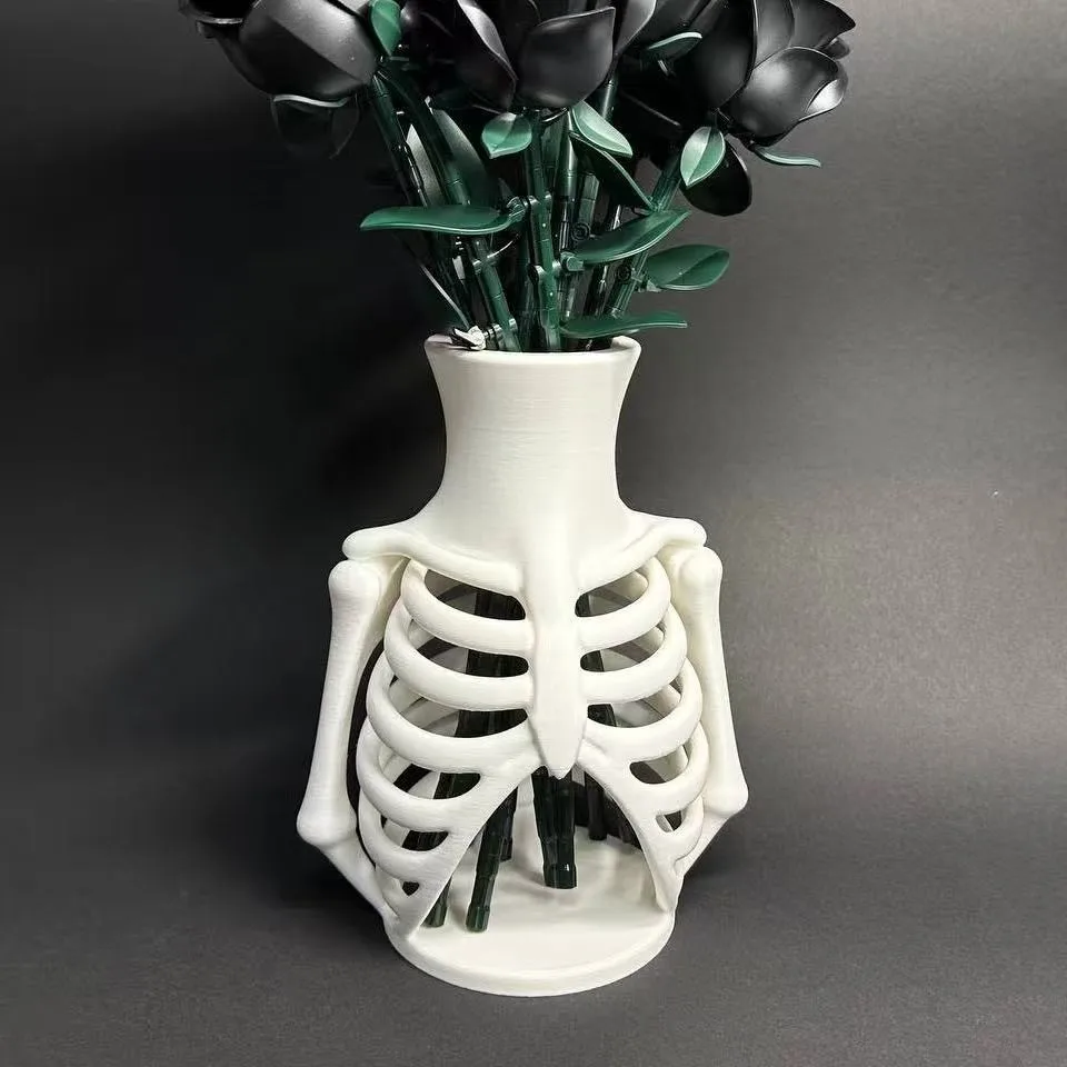1 Realistic Half-Body Skeleton Figure for Halloween, Quirky Style, Halloween Home Desktop Decoration, Fun Artistic Display Piece, Suitable for Quirky Spaces, a Must-Have Humorous Decoration Item for Collectors.