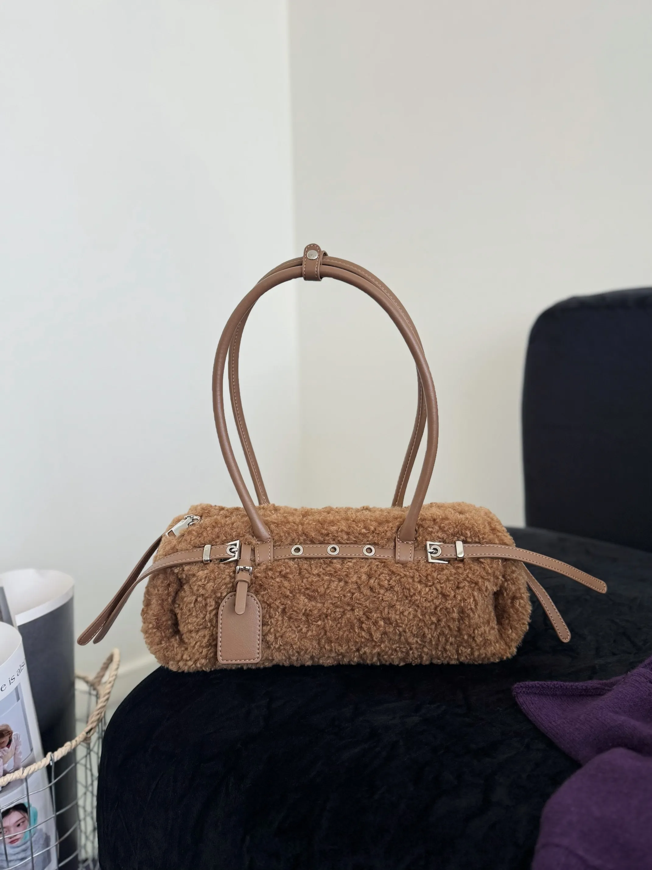 

Винтажная меховая сумка Monica подмышки, сумка через плечо с мягкой ручкой, квадратная шерстяная прочная застежка-молния, ежедневное использование