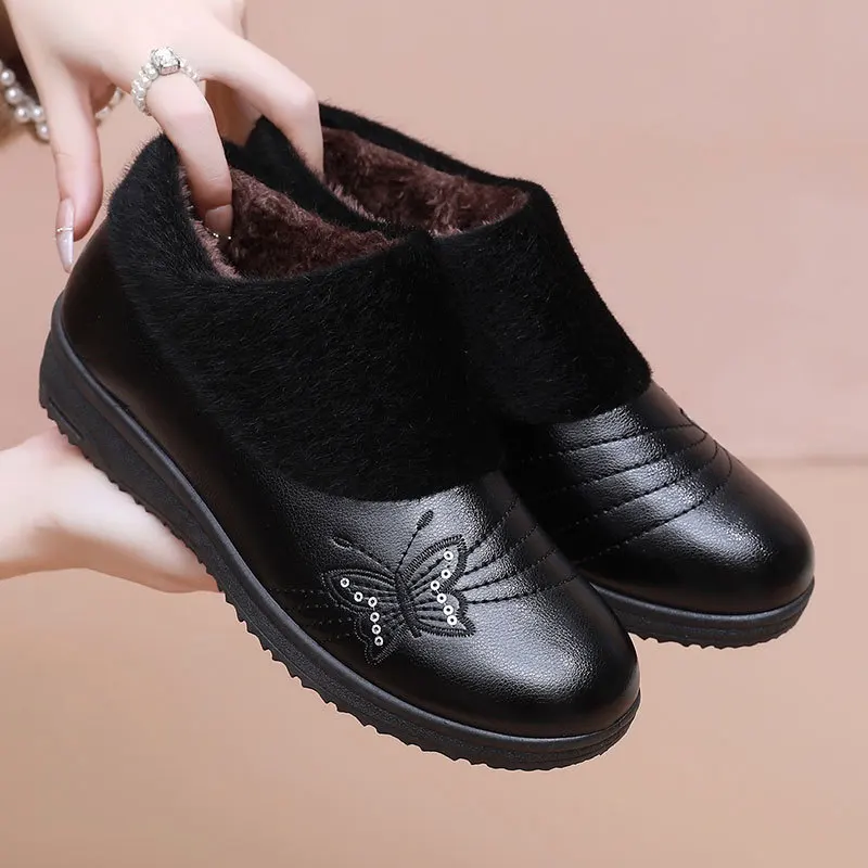 2026 Women's Winter Old Beijing Cotton Shoes Waterproof Warm PU Leather Anti Slip Cotton Shoes Embroidery Velvet Mom Shoes