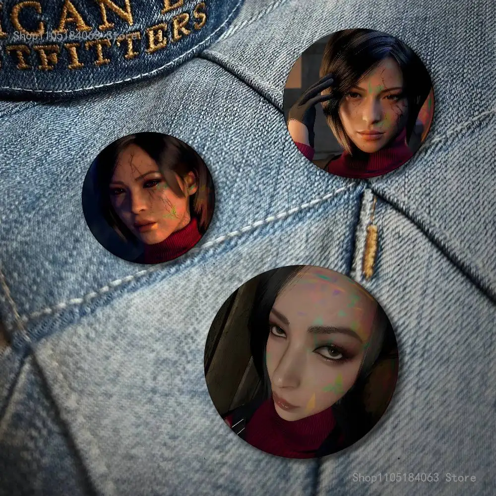 R-Resident E-Evil Ada Wong Reflective Pin Tinplate Round Brooch Cartoon Cosplay Badges for Bag Hat Toys Gifts