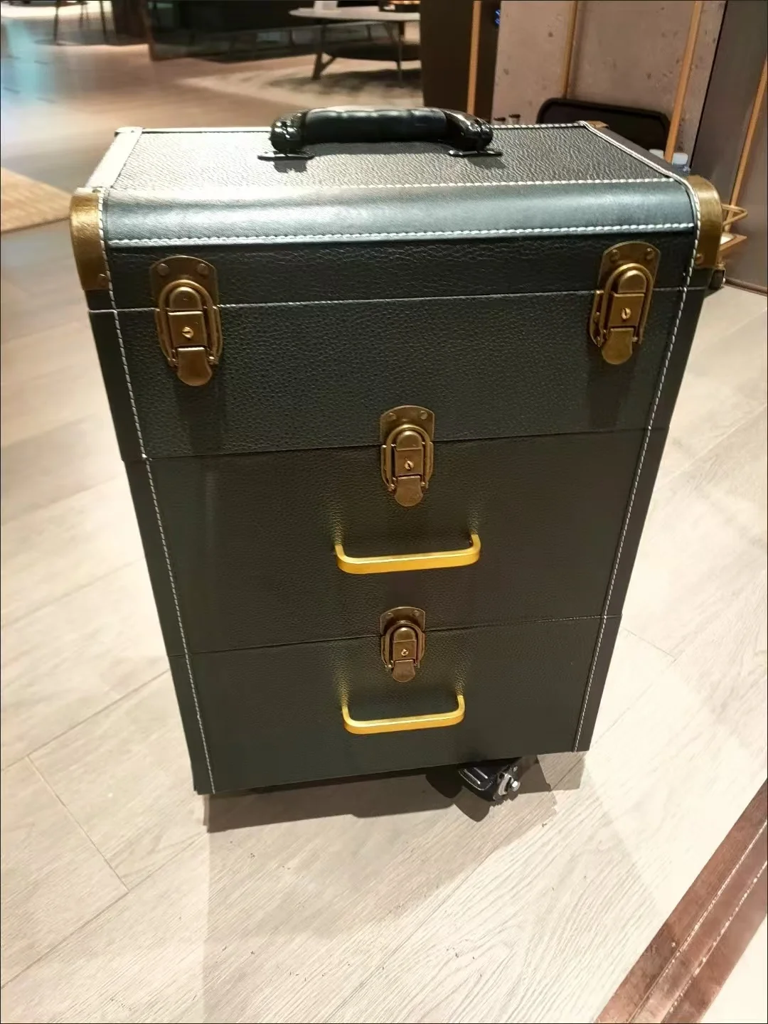 

New Makeup Box Artist Professional Large Cosmetic Cases Make Up Bag Tattoo Nail Multilayer Toolbox Storage Suitcase Organizer