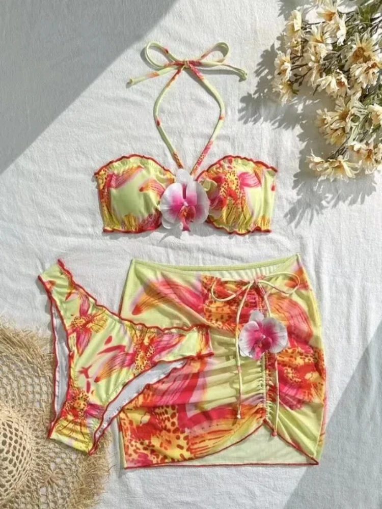 3-teiliges rückenfreies Neckholder-Bikini-Set für Damen, körperbetonte Unterseite mit Aufdruck und Vertuschung, sexy Blumen-Boho-Bademode, Sommer, Strand, Neu