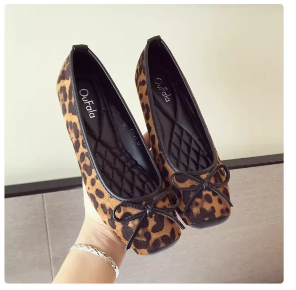 ヨーロッパとアメリカの婦人靴-2025年春-​-ファッショナブルなヒョウ柄スエード-スクエアトゥ-フラット-シューズ、多用途なリボン-バレエ-シン