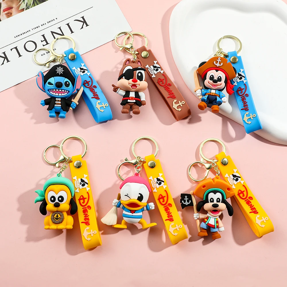 6 pezzi Anime Disney Portachiavi Nuova serie pirata Mickey Goofy & Stitch Portachiavi bambola Ornamenti Ciondolo per auto Giocattolo per bambini Regali di Natale