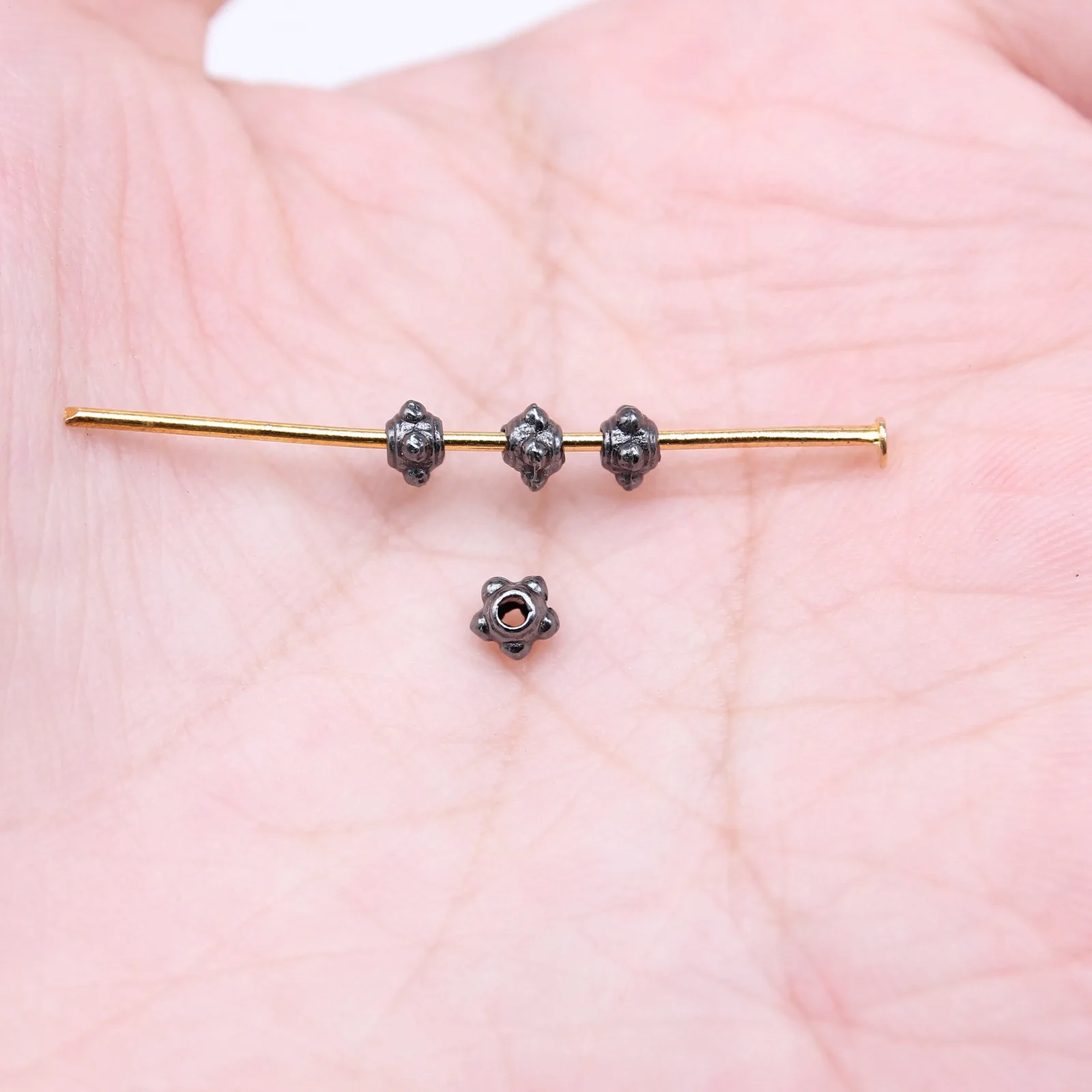 100pcs 4x4mm Gun Black Color Flower Small Hole Beads Spacer Beads Vintage Hand Crafts Jewelry Making Accessories